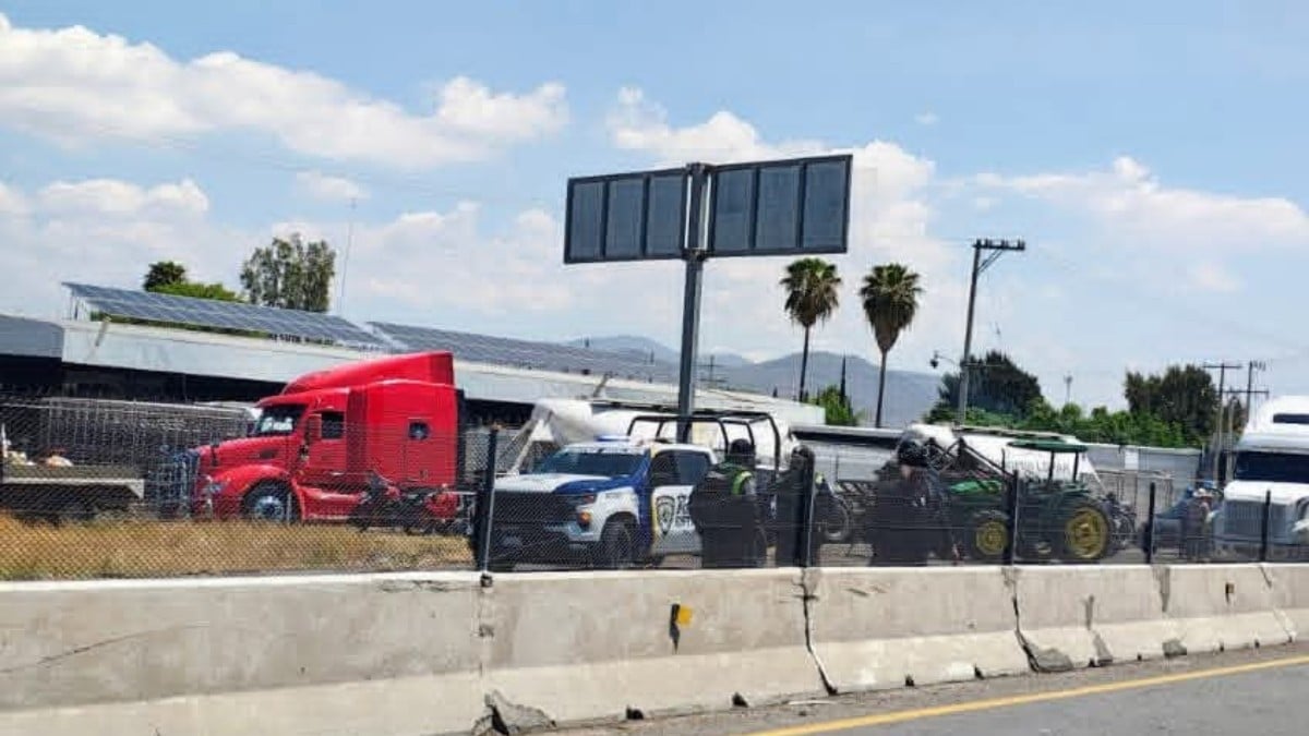 ¡Comenzó el bloqueo en Pénjamo! Reportan cierre en ambos sentidos en esta carretera