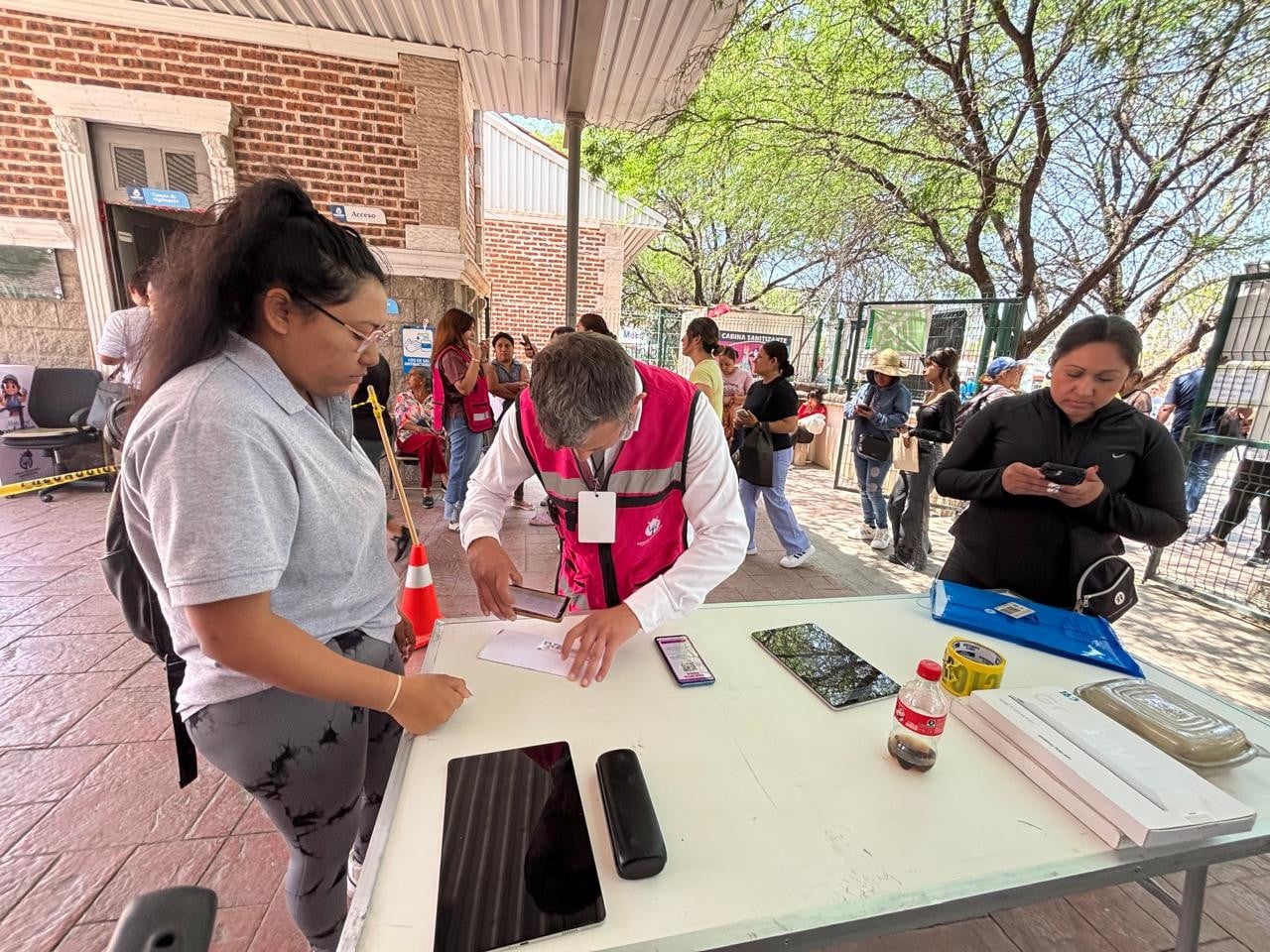 Entrega Tarjeta Rosa León
