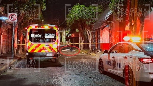 ¡Choque fatal! Motociclista murió en la Zona Centro tras choque con auto y luego con árbol