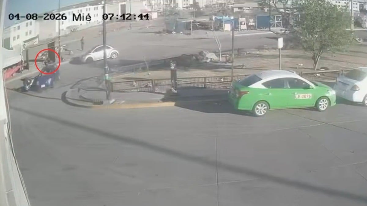 VIDEO Captan atropello de motociclista en Brisas del Campestre, ¡quedó encima del carro!