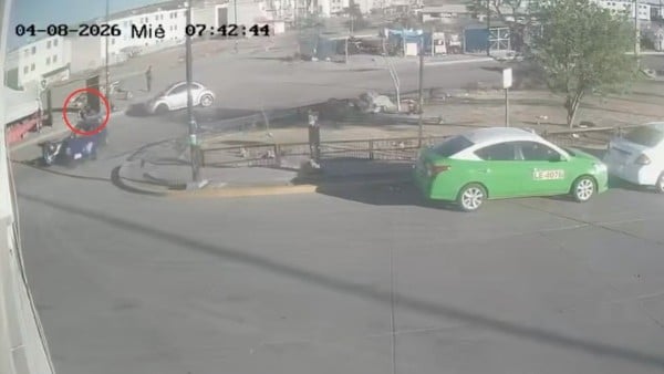 VIDEO Captan atropello de motociclista en Brisas del Campestre, ¡quedó encima del carro!