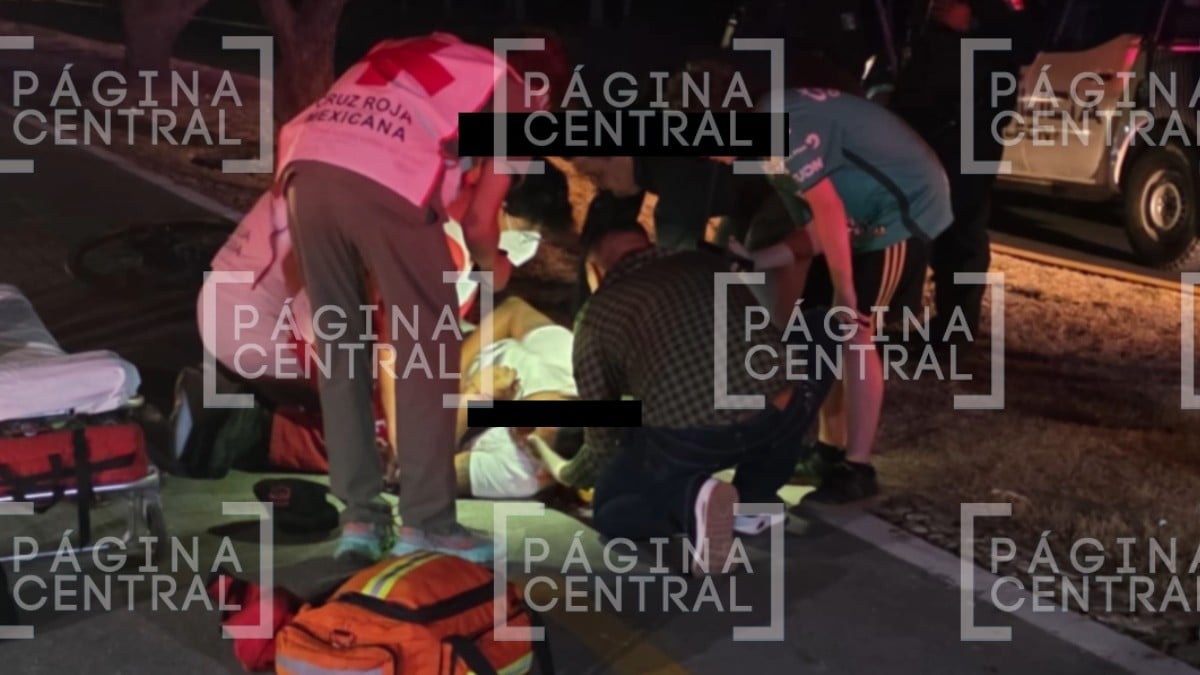 Grave ciclista tras impactarse contra árbol en Eco Boulevard rumbo a León–Aguascalientes