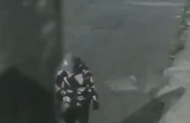 VIDEO Asaltan con violencia a pareja; víctimas fueron obligadas a arrodillarse