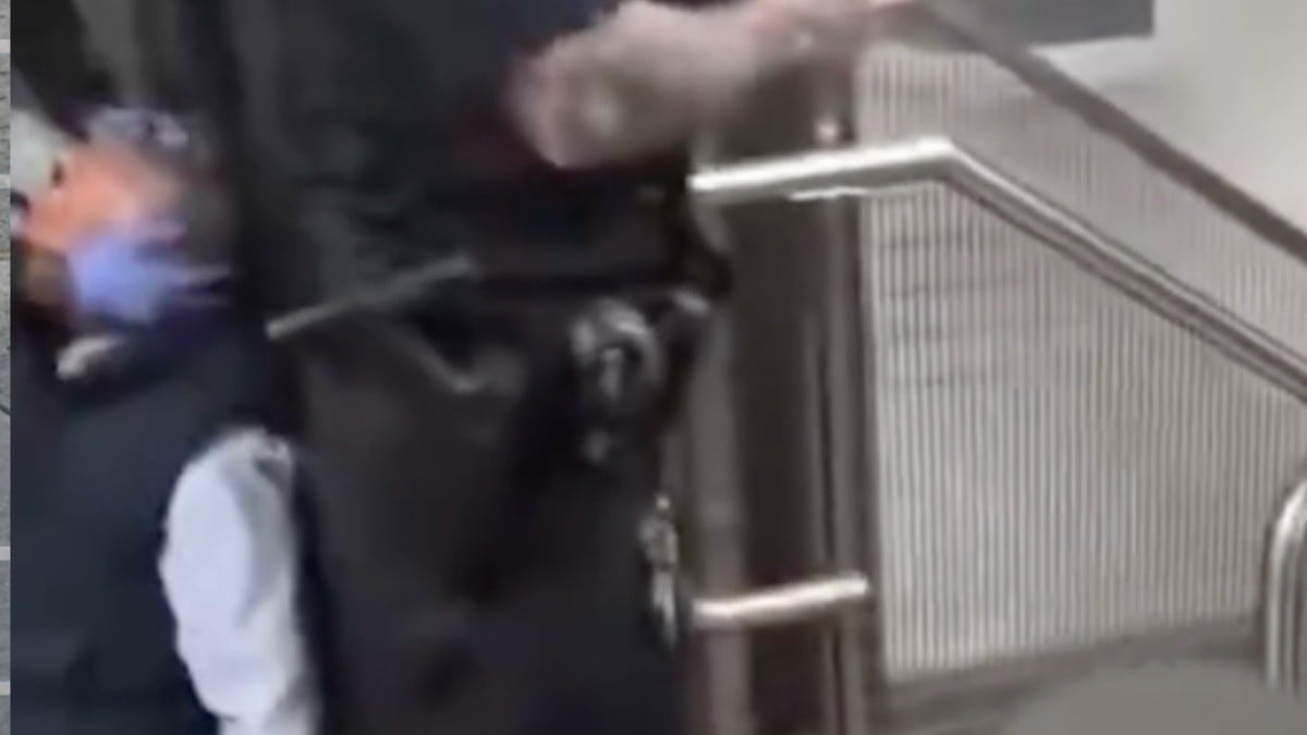 VIDEO Abaten a atacante por apuñalar con un machete a 3 en el transporte público