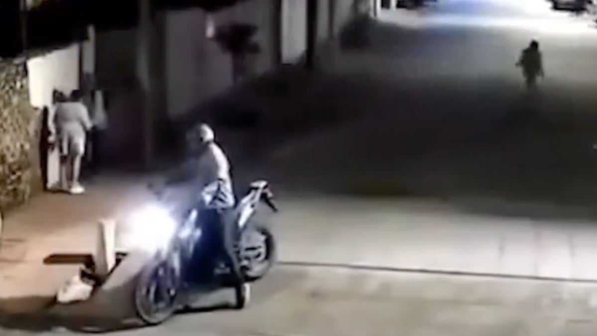 VIDEO “¡Ayuda, ayuda!“ Asaltan a madre mientras hija grita por ayuda