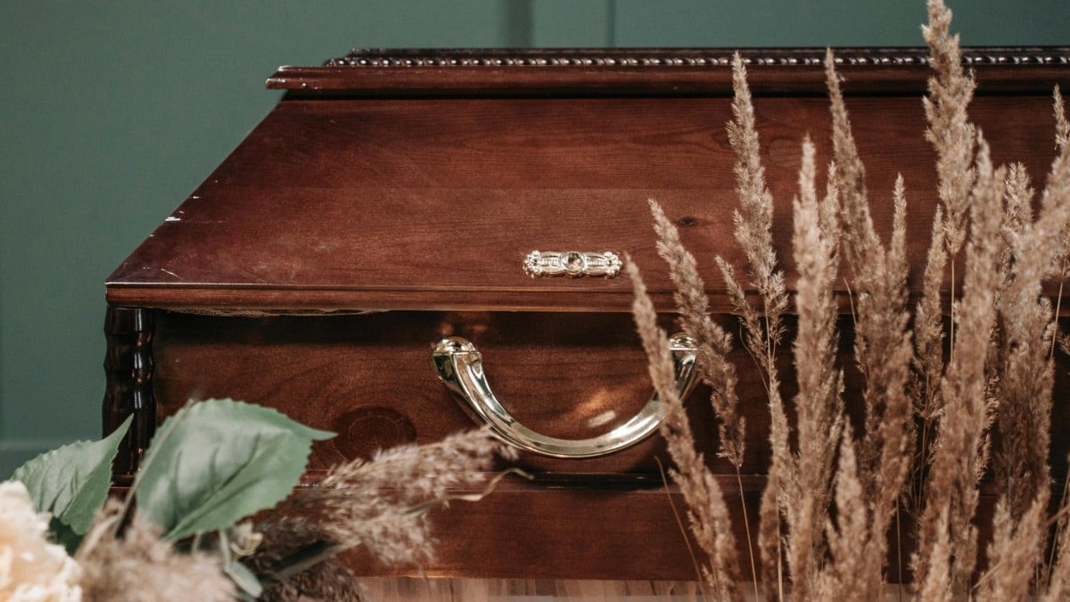 Rescatan a niño que vivía en cajuela