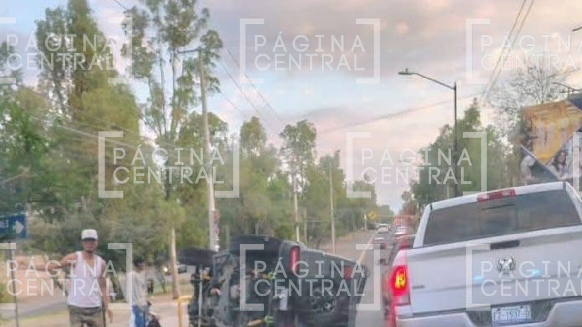 Volcadura en Lomas del Campestre