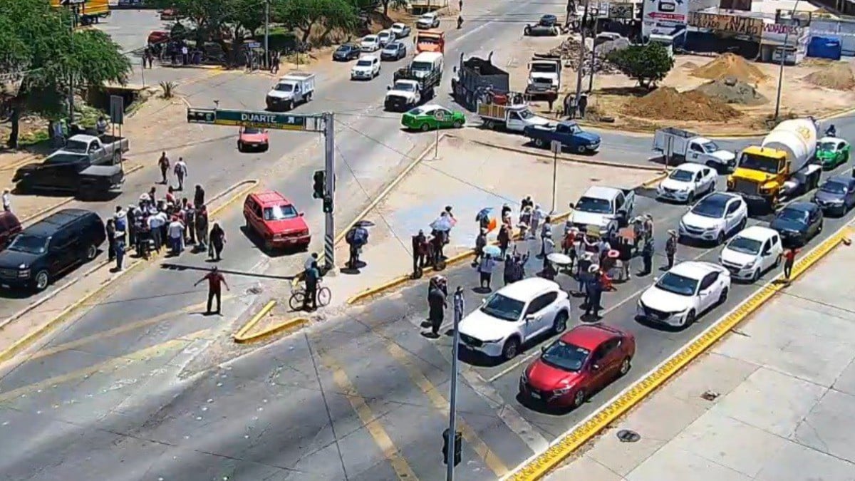 Vecinos de San Juan de Otates bloquean el Eje Metropolitano; exigen esto al Municipio