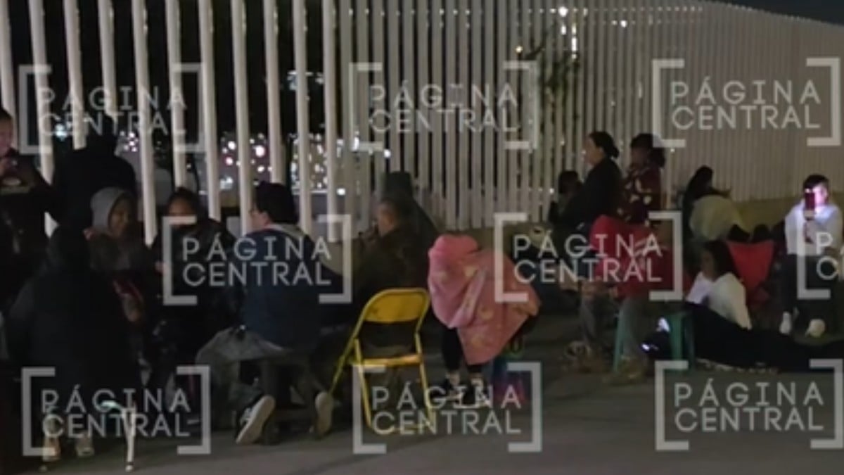 ¡Hasta 22 horas formados! Siguen las largas filas por citas en el Hospital General de León