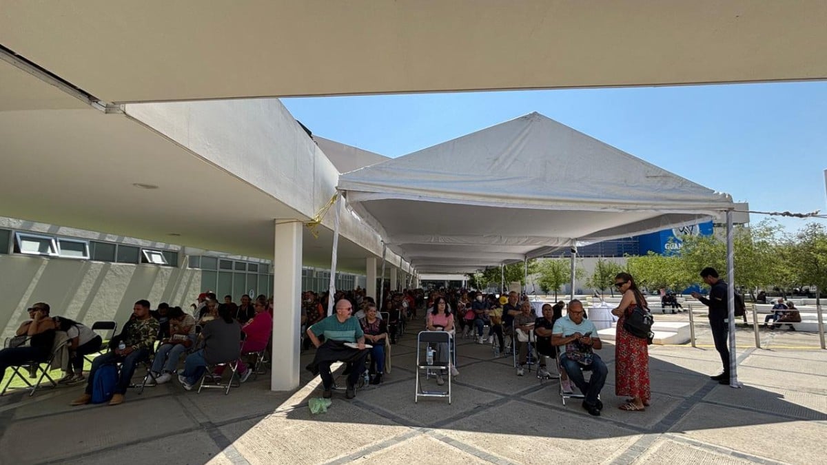 ¡Se acabaron las filas! Instalan carpas y sillas en el Hospital General de León