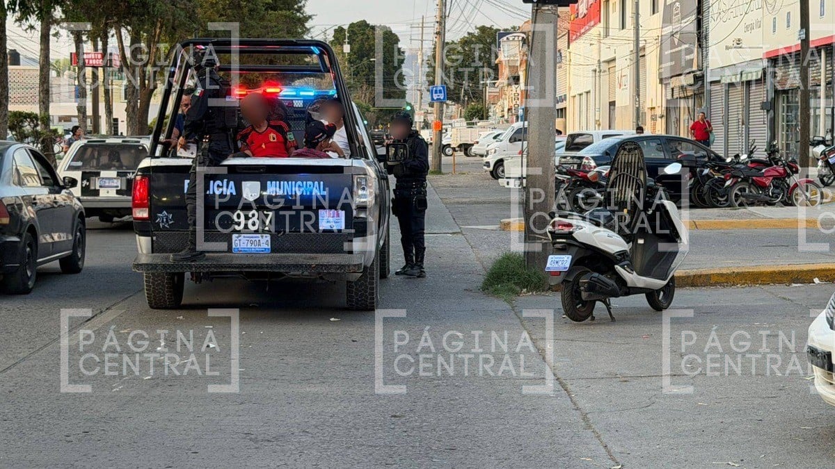 Patrulla con detenidos sufre choque en bulevar Hilario Medina; esto pasó