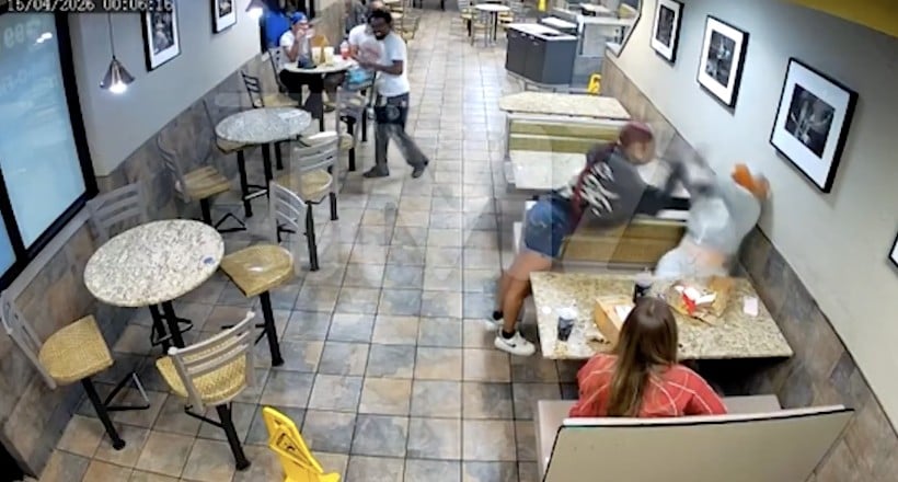 VIDEO Esta rapera fue cacheteada en un restaurante por una fan; este fue el motivo