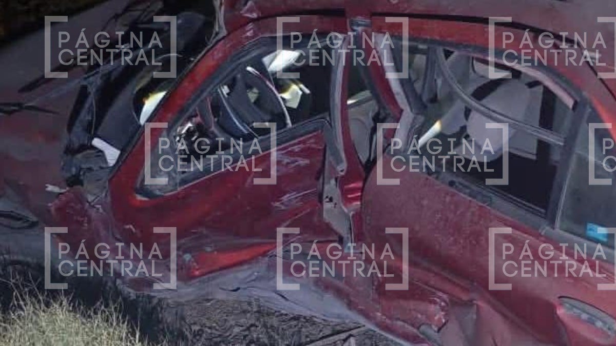 Le intentan ganar el paso y provocan choque contra el tren en La Estación