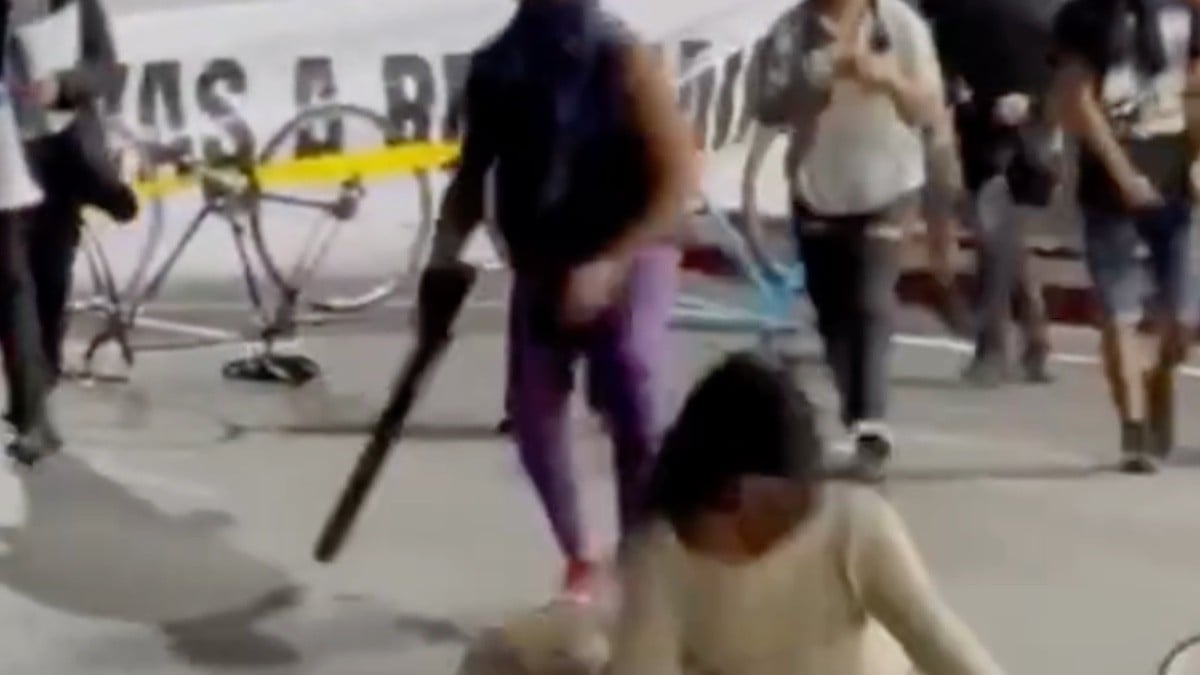 VIDEO ¡A los golpes! Manifestantes se enfrentan a ciclistas en Tlalpan