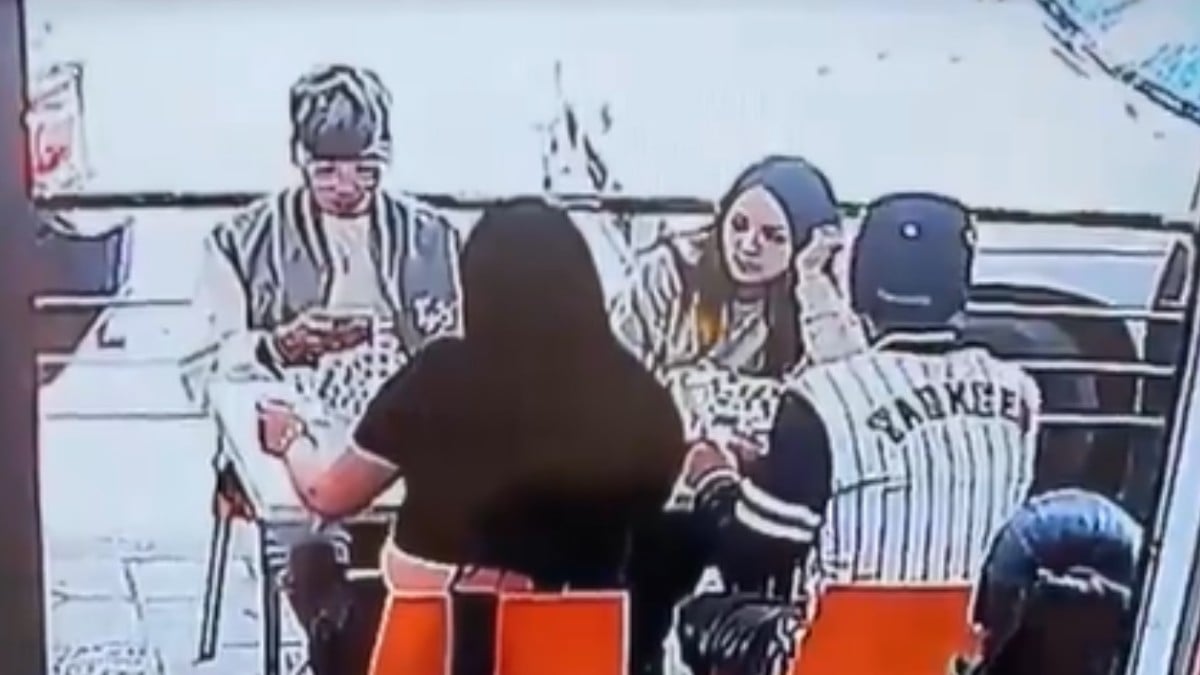 VIDEO ¡Comida “corrida“! Captan a cuatro jóvenes que se fueron de un restaurante sin pagar