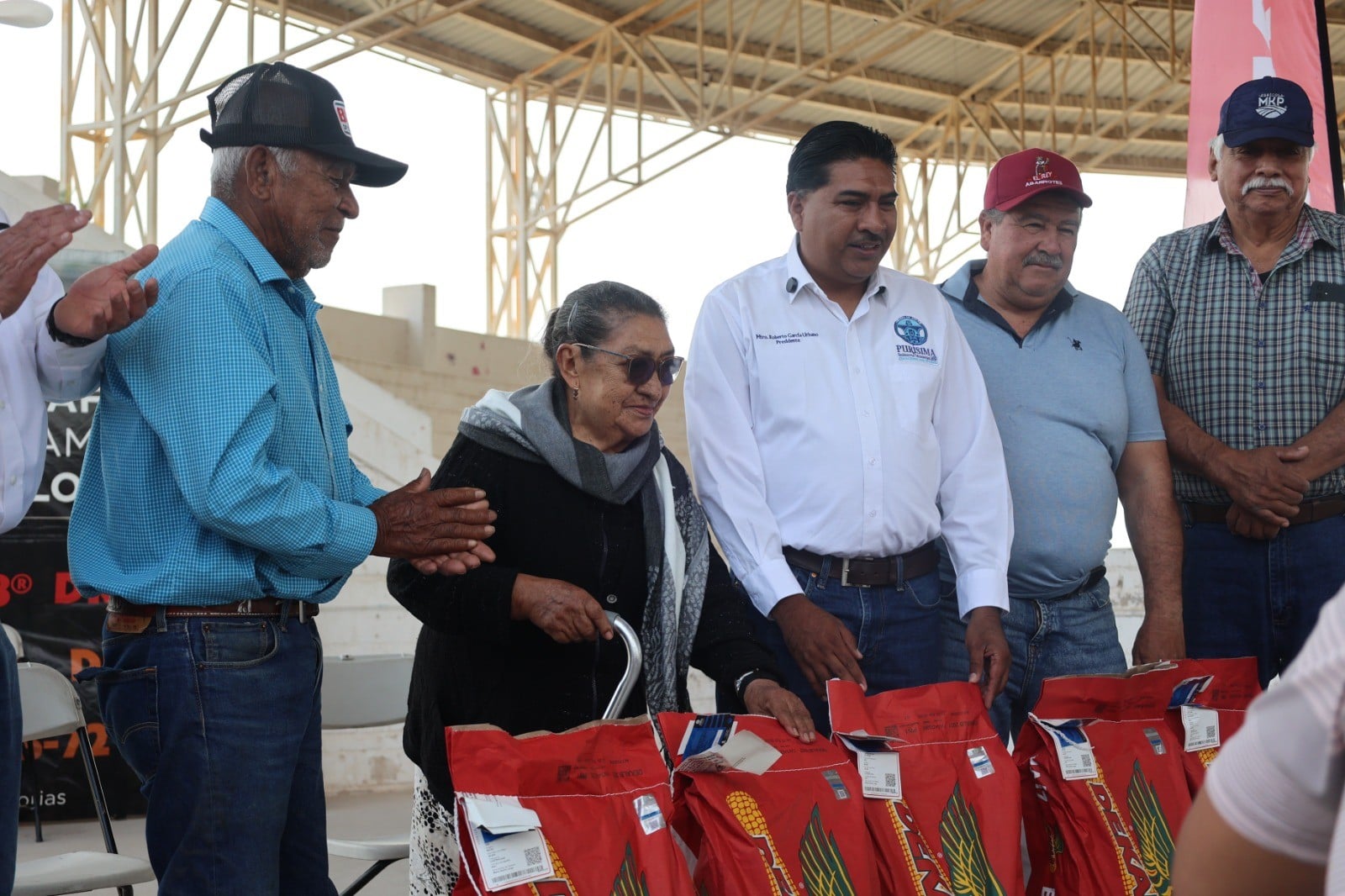 Apuesta Roberto García Urbano por semilla de alta calidad para productores de Purísima