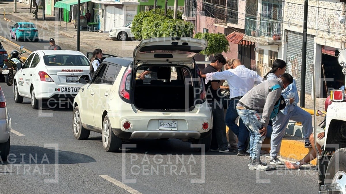 Moto choca contra una pipa