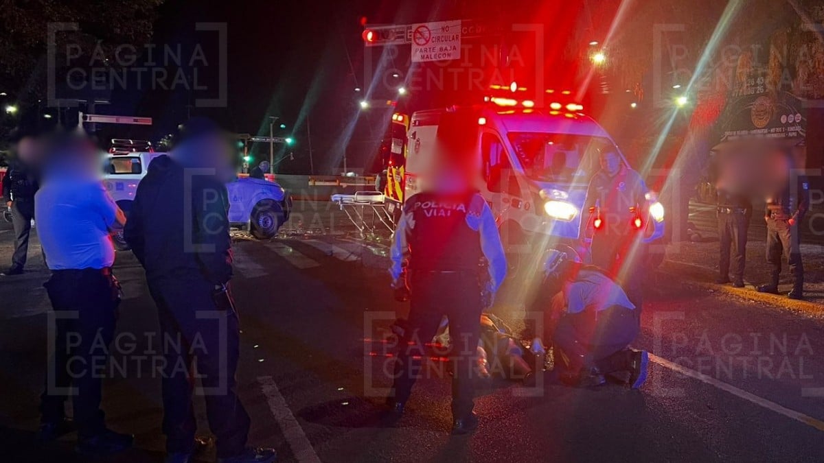 ¡Accidente en León Moderno! Chocan camioneta de ‘Fisca’ y moto, el conductor salió ‘volando’