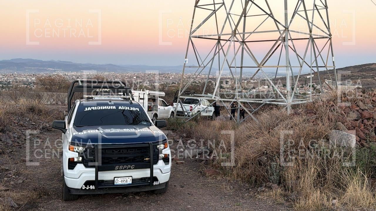 Localizan cuerpo amarrado y en descomposición en Torres Doradas; había un casco a su lado