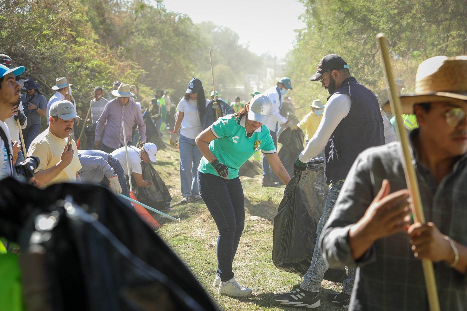 Limpian el arroyo La Sardaneta; Ale Gutiérrez encabeza jornada para prevenir inundaciones
