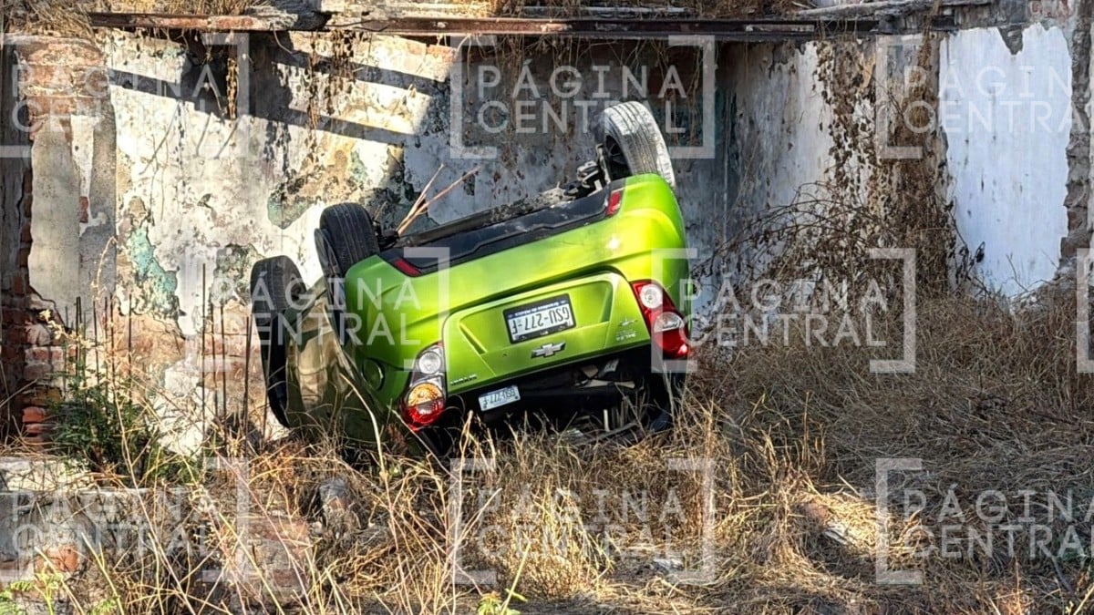 Volcadura en Malecón del Río