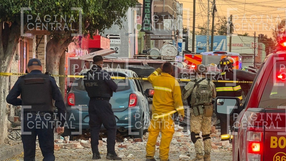 Explosión en San Juan Bosco: Unidad de Bomberos vuelca y explota gas que transportaba