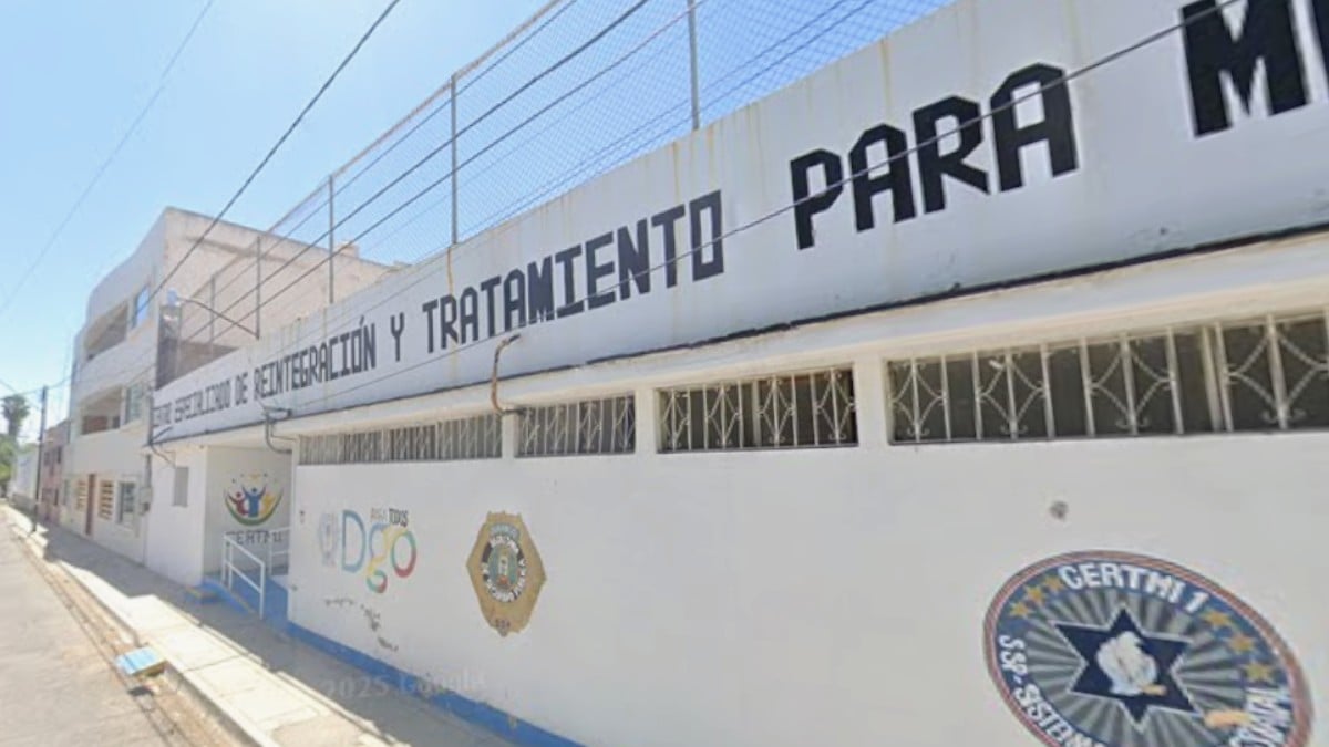 Adolescentes son acuchilladas por un menor afuera de la secundaria; vinculan al sospechoso