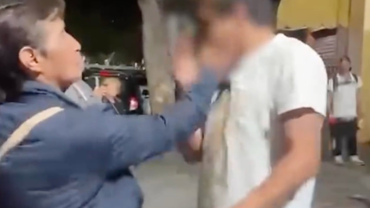 VIDEO ¿A dónde? Sale del torito y su mamá lo esperaba para esto