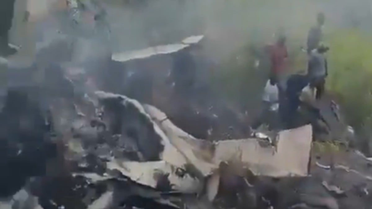 VIDEO ¡No hubo sobrevivientes! Avioneta se estrella y se incendia; reportan 15 muertos