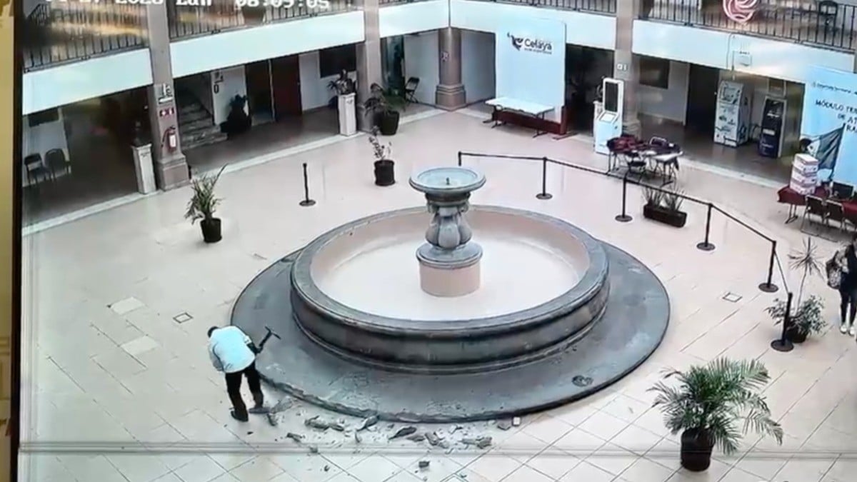 VIDEOS “Dios me mandó a acabar con la corrupción” Hombre daña fuente de la Presidencia