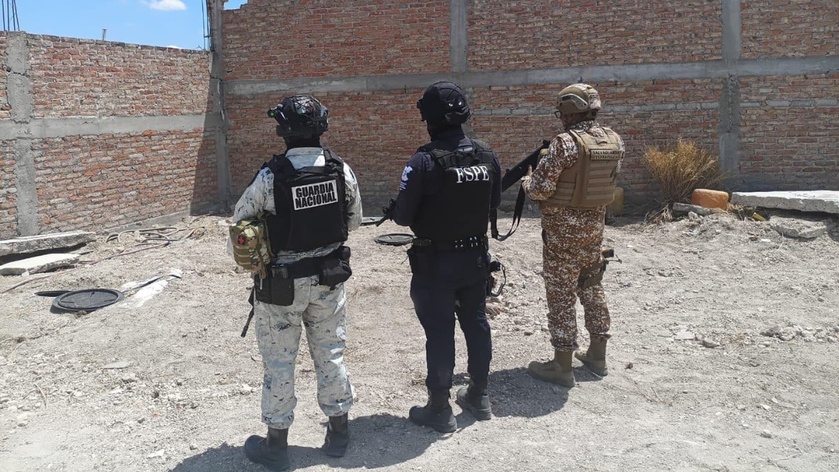 Tras denuncia anónima, aseguran 13 mil litros de huachicol enterrado en Celaya