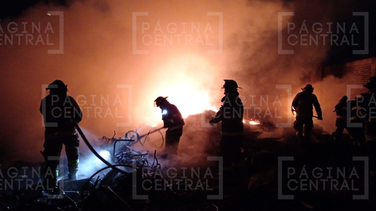 ¡Se desató el infierno! Incendio consume una recicladora en Ciudad Industrial en León