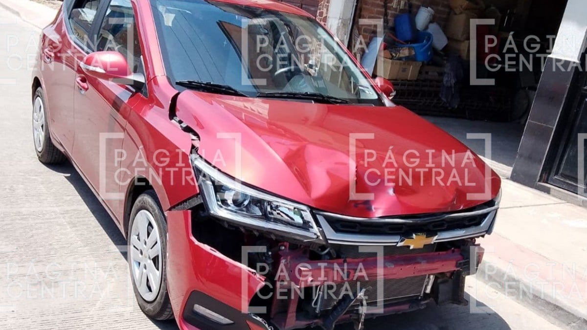 Fuerte choque deja dos adolescentes lesionados en Ampliación San Fco