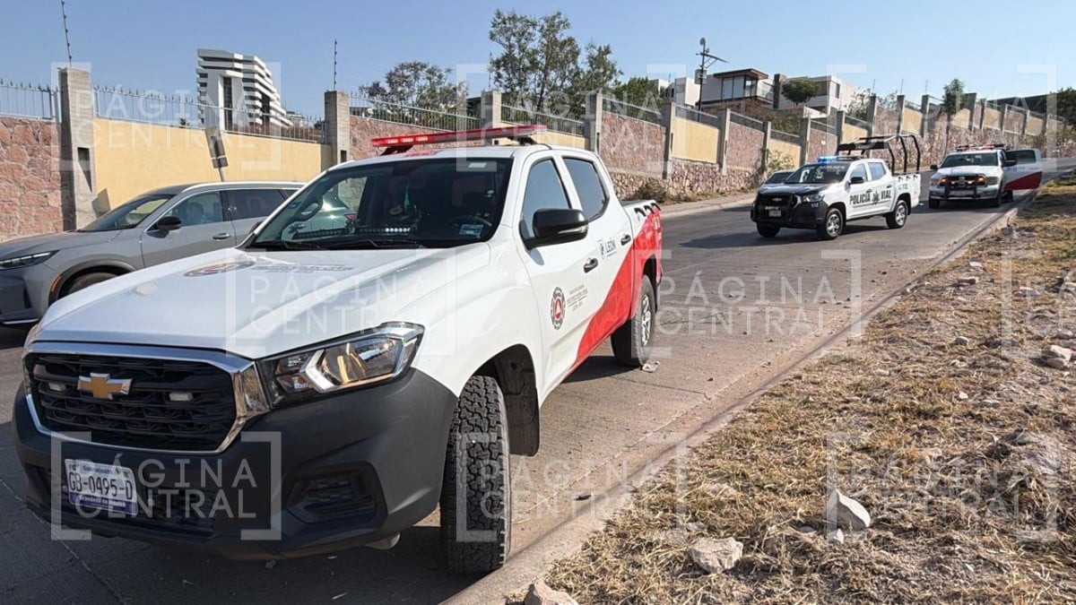 Auto se vuelca y da varias vueltas en el Residencial El Molino en León; mujer queda herida