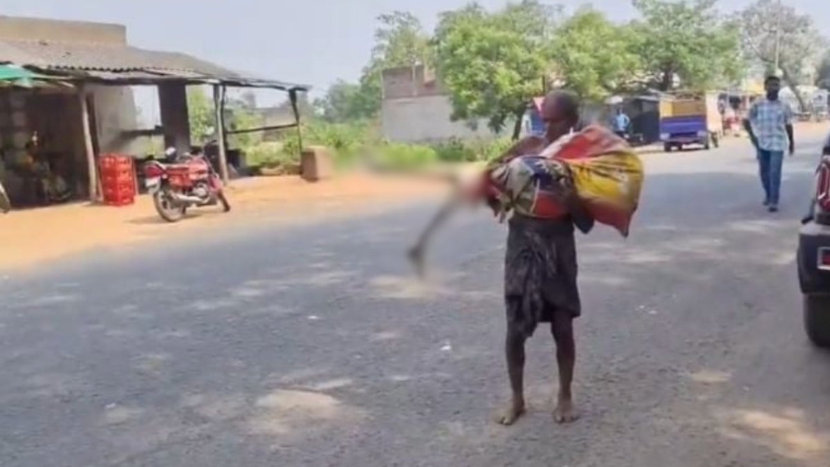 VIDEO ¡Insólito! Hombre ebrio lleva el cuerpo de su hermana al banco para sacar sus ahorros