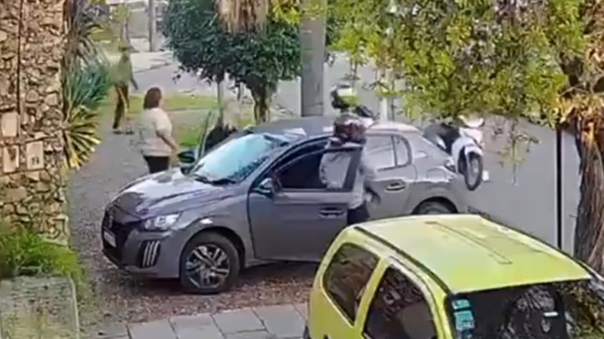 VIDEO '¡Bájala o la mato!': Ladrones agreden a abuelita con discapacidad durante un robo