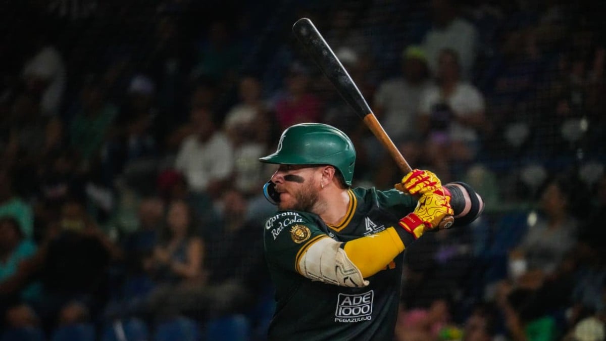 ¡Hace frío en la cima! Bravos de León defiende su liderato con walkoff ante El Águila