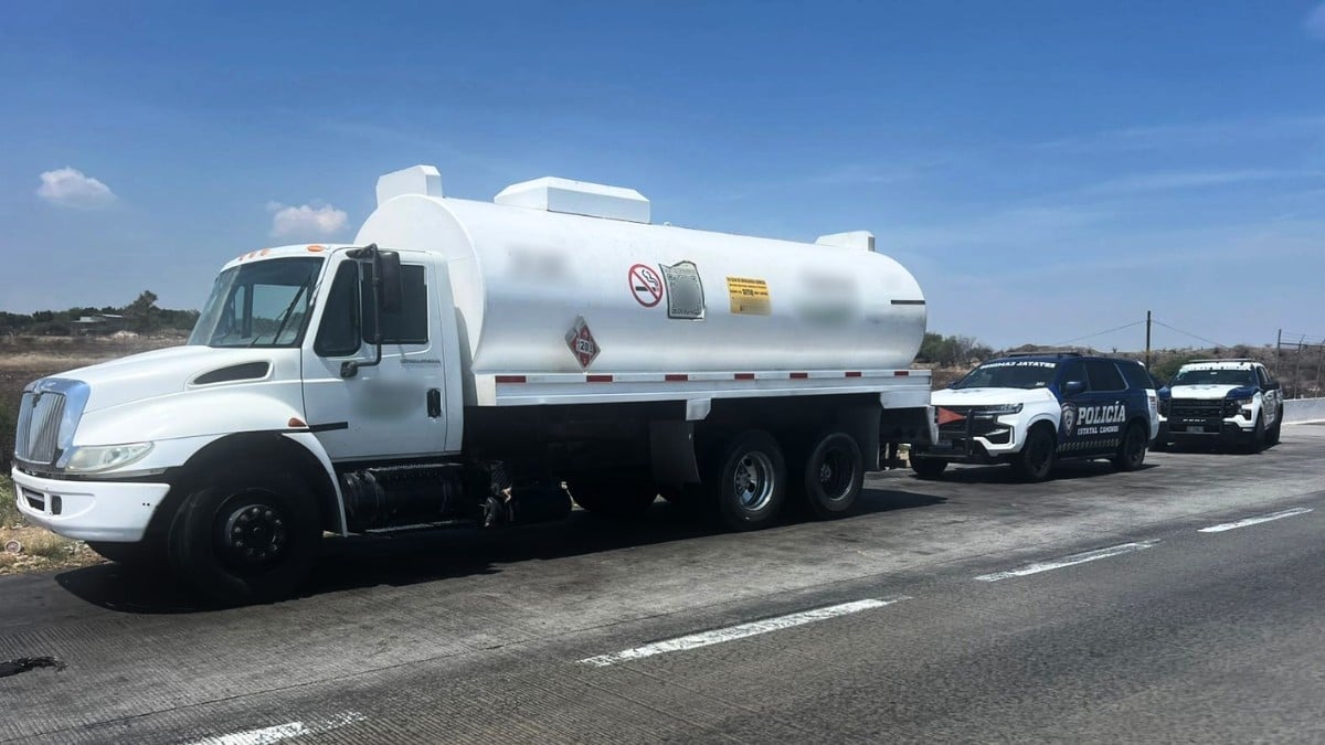 Aseguran pipa con 20 mil litros de huachicol en Celaya y detienen al conductor
