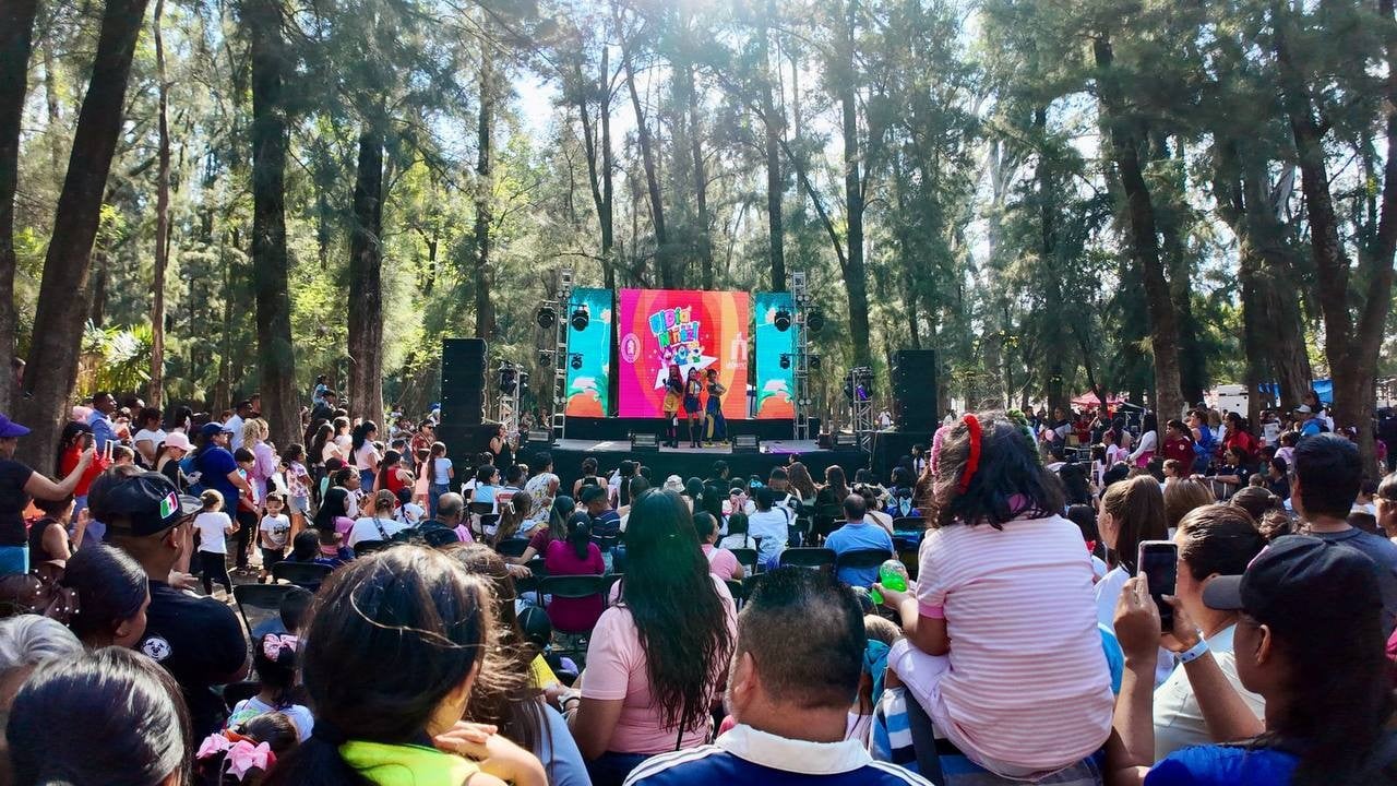 Disfrutan del K9, juegos y regalos en gran festejo del Día de la Niñez en el Metropolitano