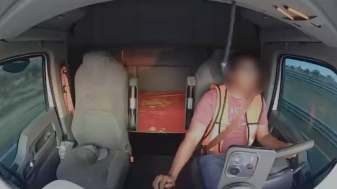 VIDEO capta asalto a trailero en la Silao–León: investigan a FSPE por presunta complicidad