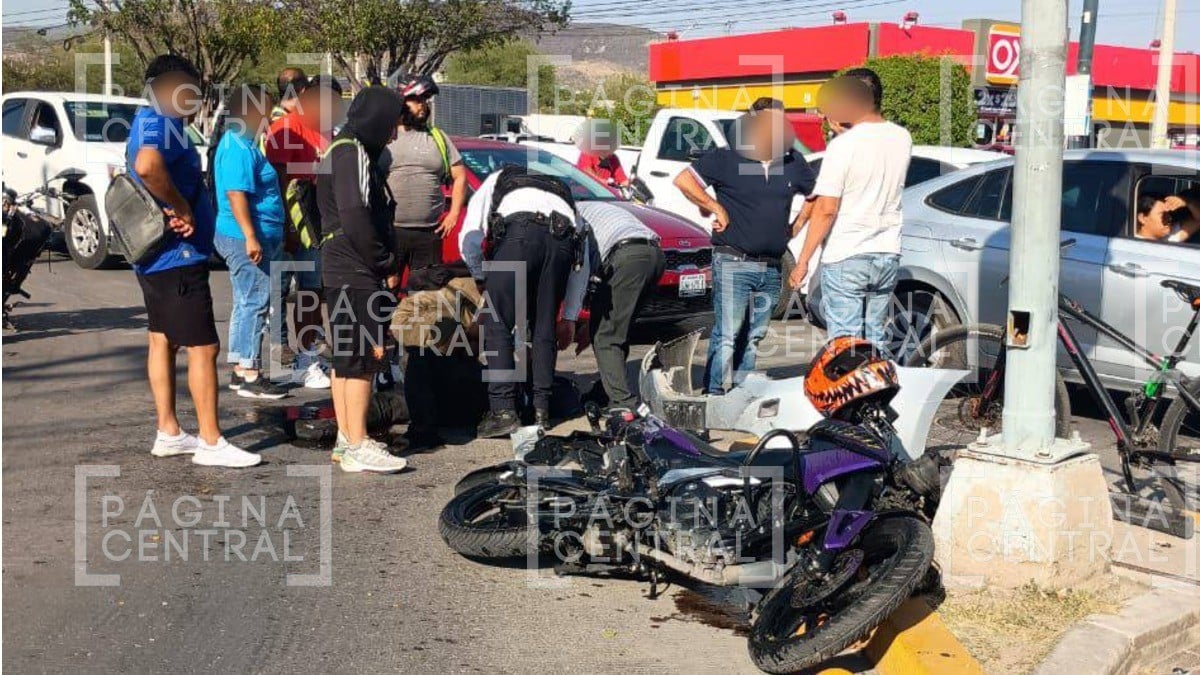 Grave joven motociclista arrollado por un auto que huyó en Los Murales