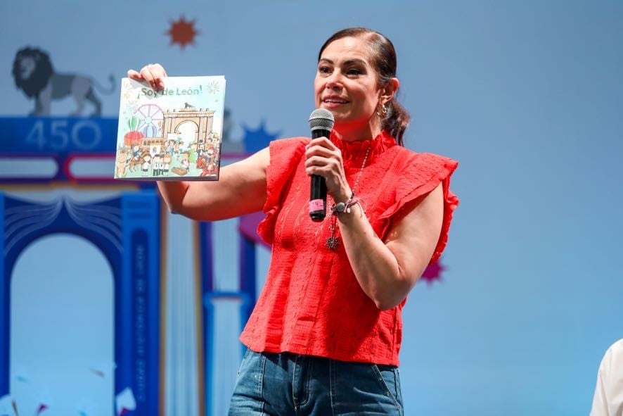 Ale Gutiérrez presenta el libro Soy de León y enamora a niños de su historia y sus raíces