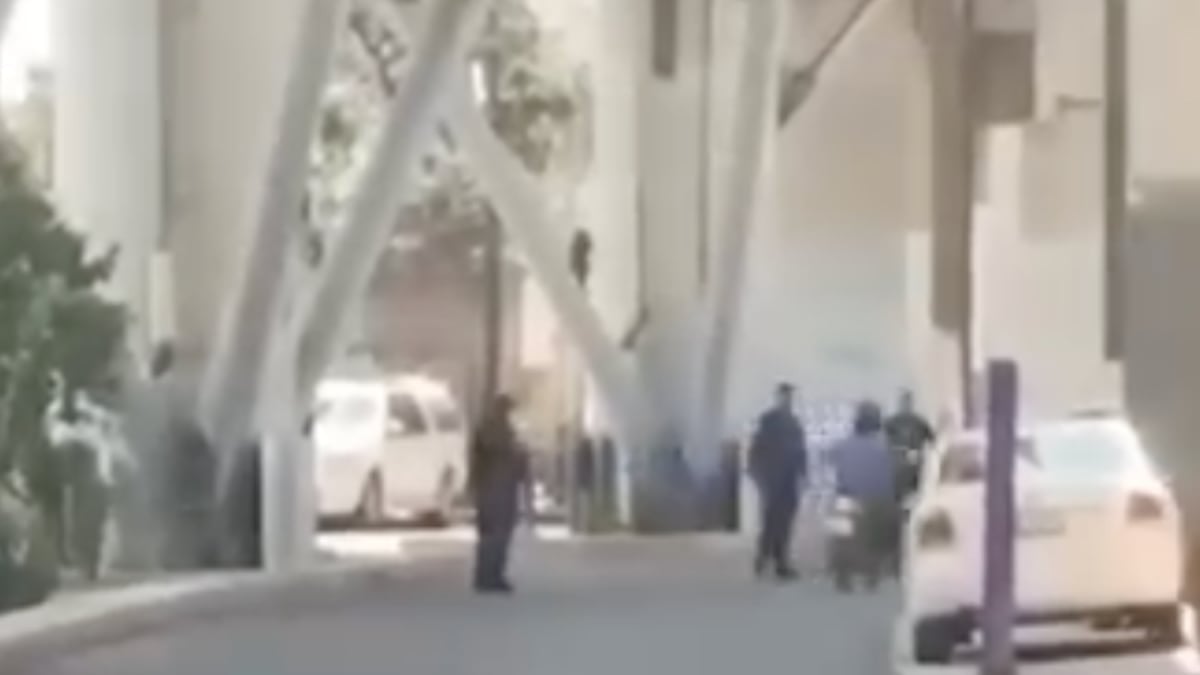 VIDEO ¡Ahora no los ves! Así policías sorprenden a motociclistas en retén
