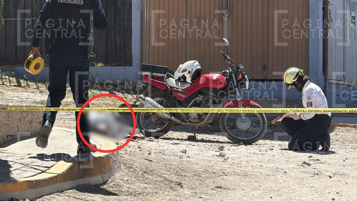 ¡A balazos! Motociclista fue asesinado en Lomas de la Selva, su cuerpo quedó en terracería