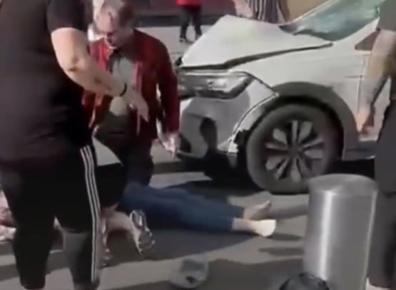 VIDEO ¡Decenas de heridos! Así auto atropelló a multitud