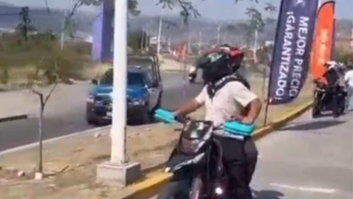 VIDEO Motociclistas atacan a pedradas una patrulla de la Policía de León; arrestan a 13