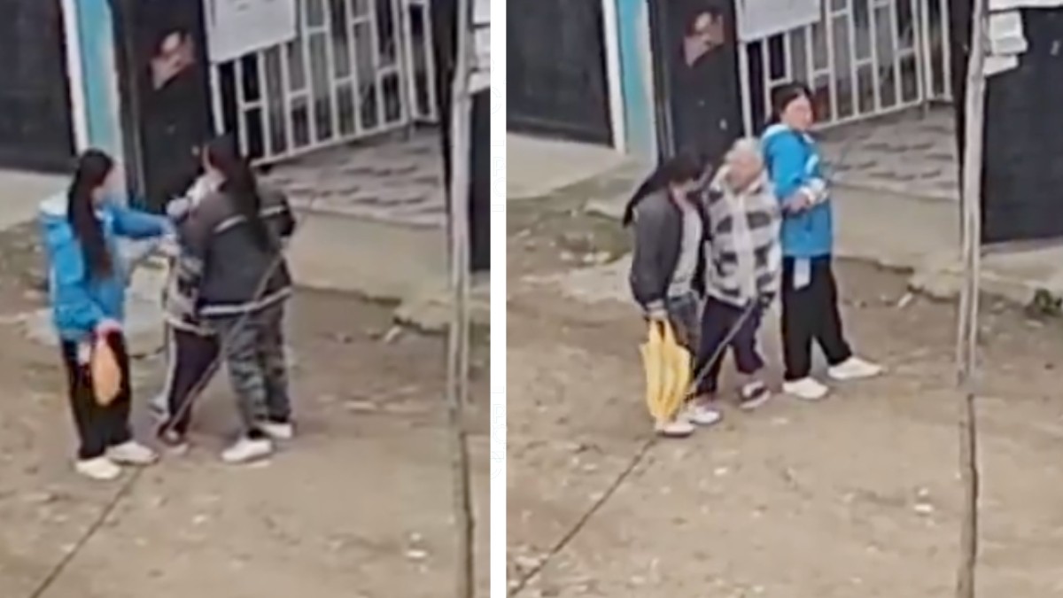 ¡Indignante! VIDEO Captan a mujeres golpeando a una abuelita en plena calle en Bogotá