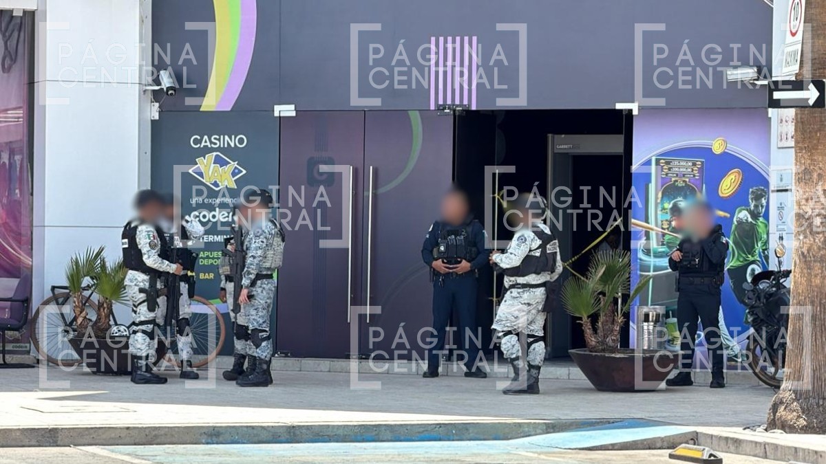 VIDEO Hombre baleado llega a casino y se resguarda en baños del establecimiento del Moral
