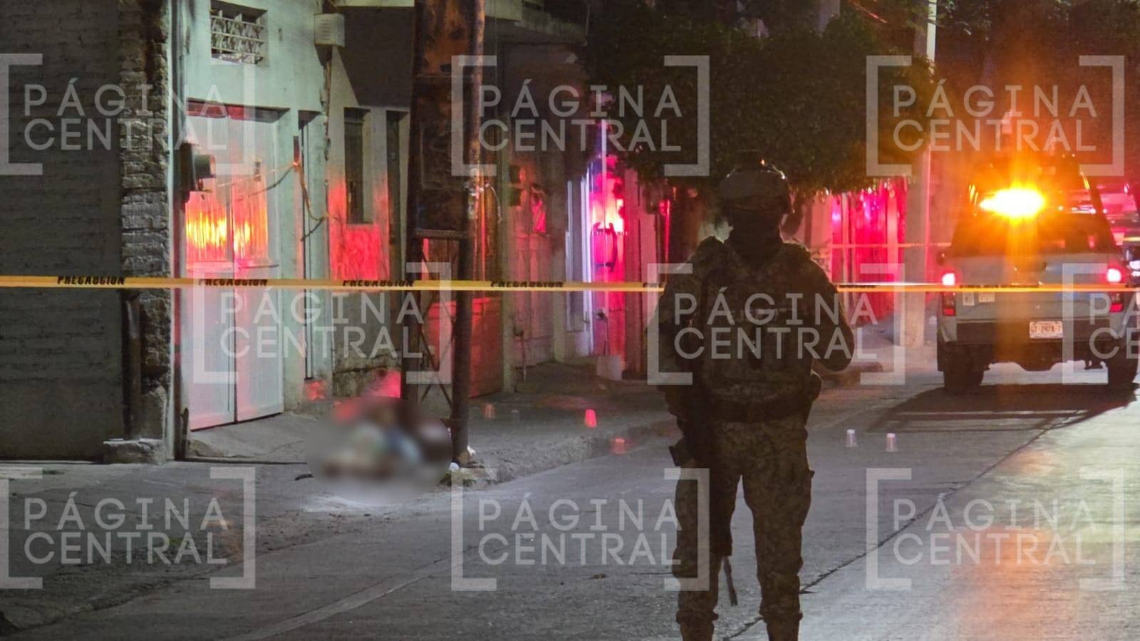 Motosicarios asesinan a hombre en San Miguel; la víctima intentó refugiarse en una casa