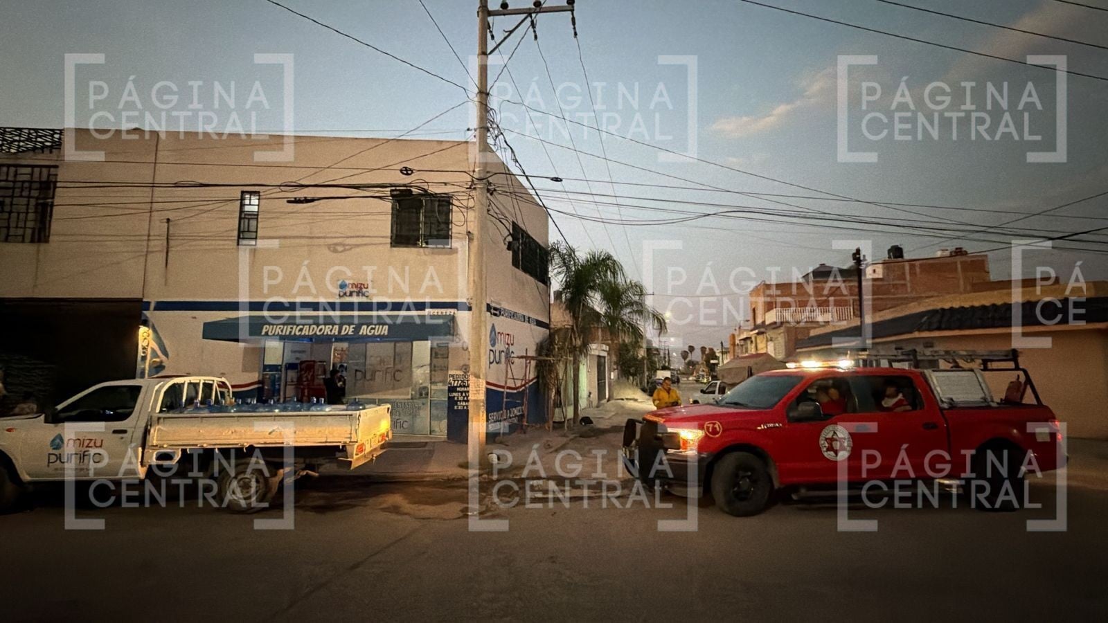 Luis sufrió descarga al tocar cables con rodillo mientras pintaba negocio en Las Mandarinas